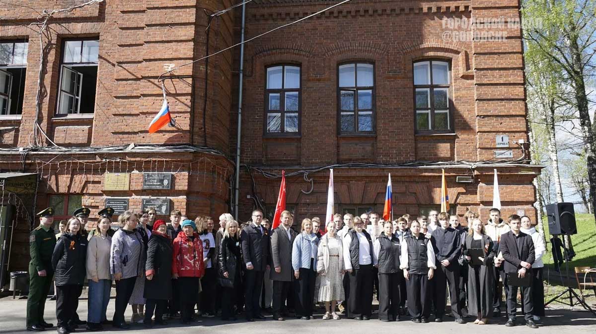 В Череповце почтили память героев войны у стен Лесмеха