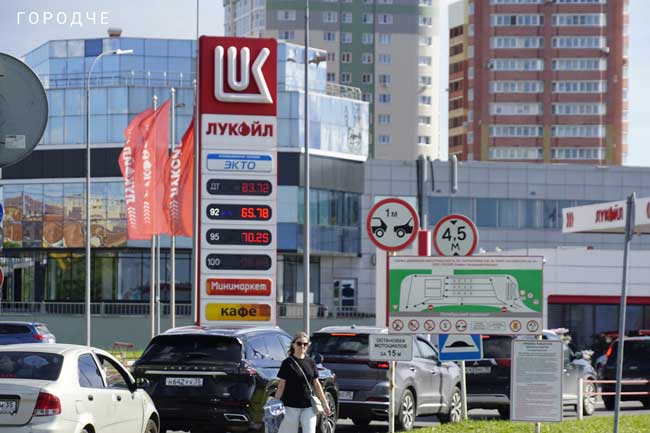 На АЗС Череповца сохраняется спокойная обстановка: дефицита топлива пока не наблюдается