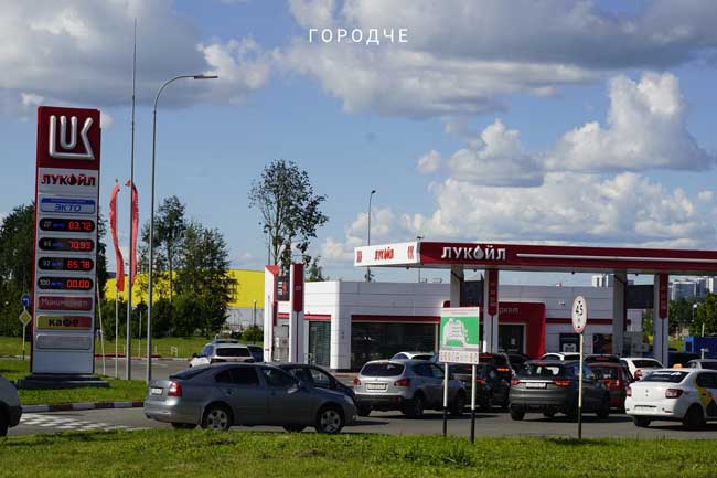 На АЗС Череповца сохраняется спокойная обстановка: дефицита топлива пока не наблюдается