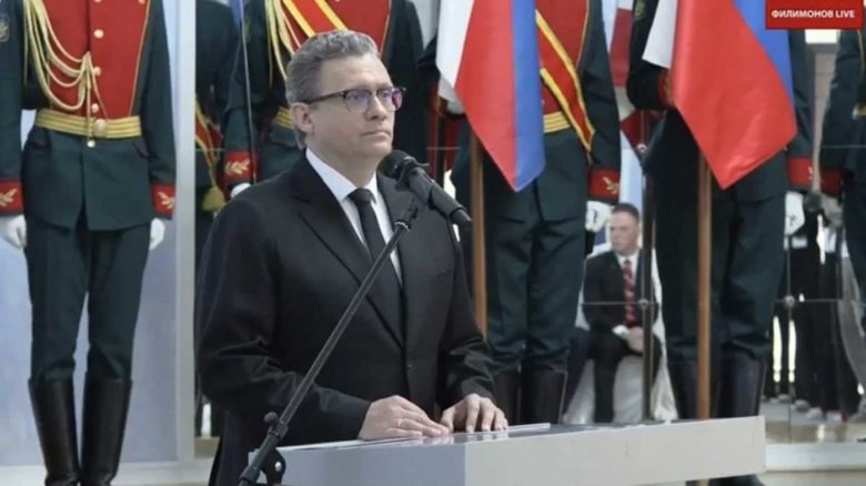 Губернатор передал семье Игоря Макова медаль Героя России