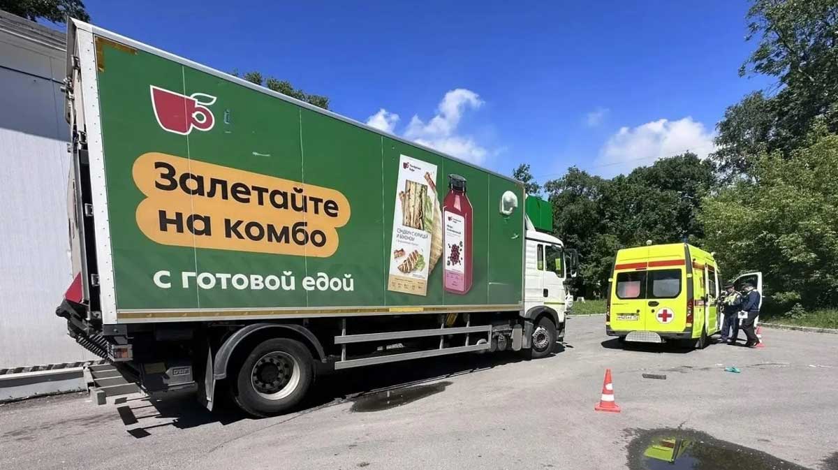 В Череповце женщина погибла под колесами грузовика