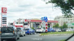 На АЗС «Лукойл» в Череповце образовались очереди из-за повышенного спроса на топливо