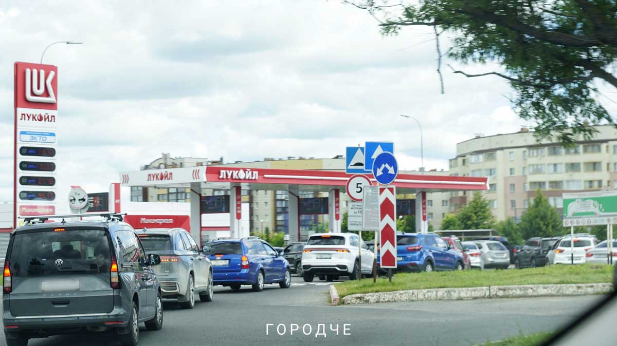 На АЗС «Лукойл» в Череповце образовались очереди из-за повышенного спроса на топливо