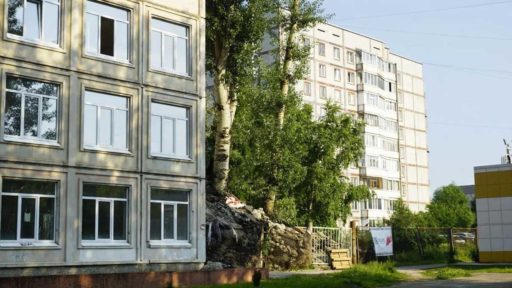 Глава города потребовал убрать строительный мусор с территории школы №32