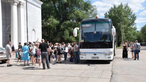 80 школьников из Алчевска прибыли на отдых в Вологодскую область
