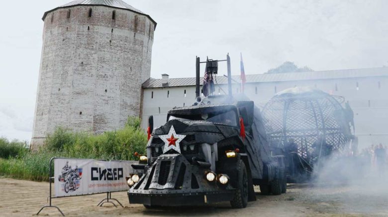 «Ночные волки» устроили зрелищное мотошоу на фестивале в Кириллове