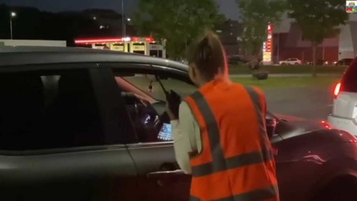 В Череповце прошло первое ночное дежурство волонтеров на АЗС