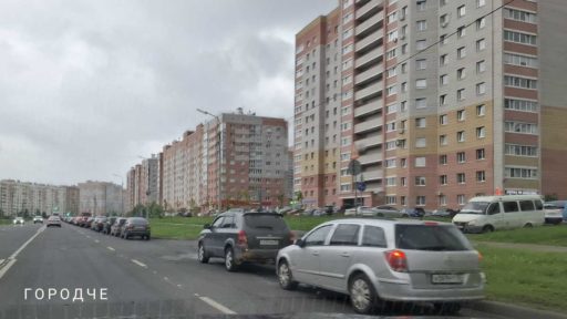 Почему на АЗС выстраиваются длинные очереди: водители объяснили причины