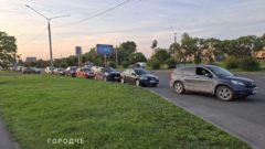 Очереди на АЗС в Череповце сокращаются, жителей просят не создавать ажиотаж