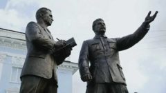 Памятник Ивану Бардину и Иосифу Сталину
