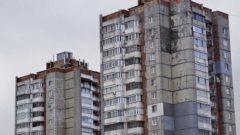В Череповце стартовал ремонт фасада многоэтажки на улице Набережной
