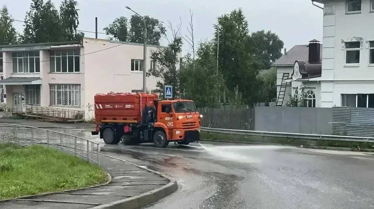 Череповец вновь направил коммунальную технику на уборку Белозерска