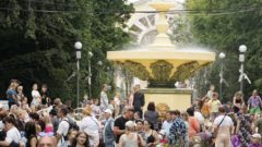 В Комсомольском парке Череповца после ремонта вновь заработал фонтан