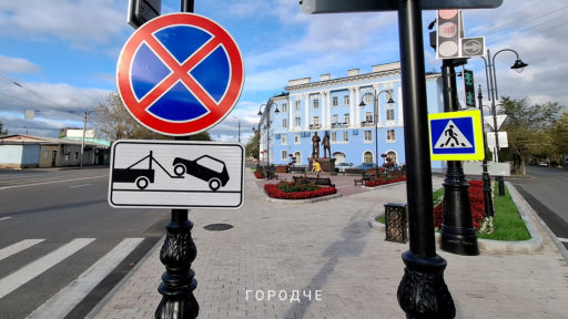 Парковка у памятника Бардину и Сталину: часть мест закрыта ради безопасности