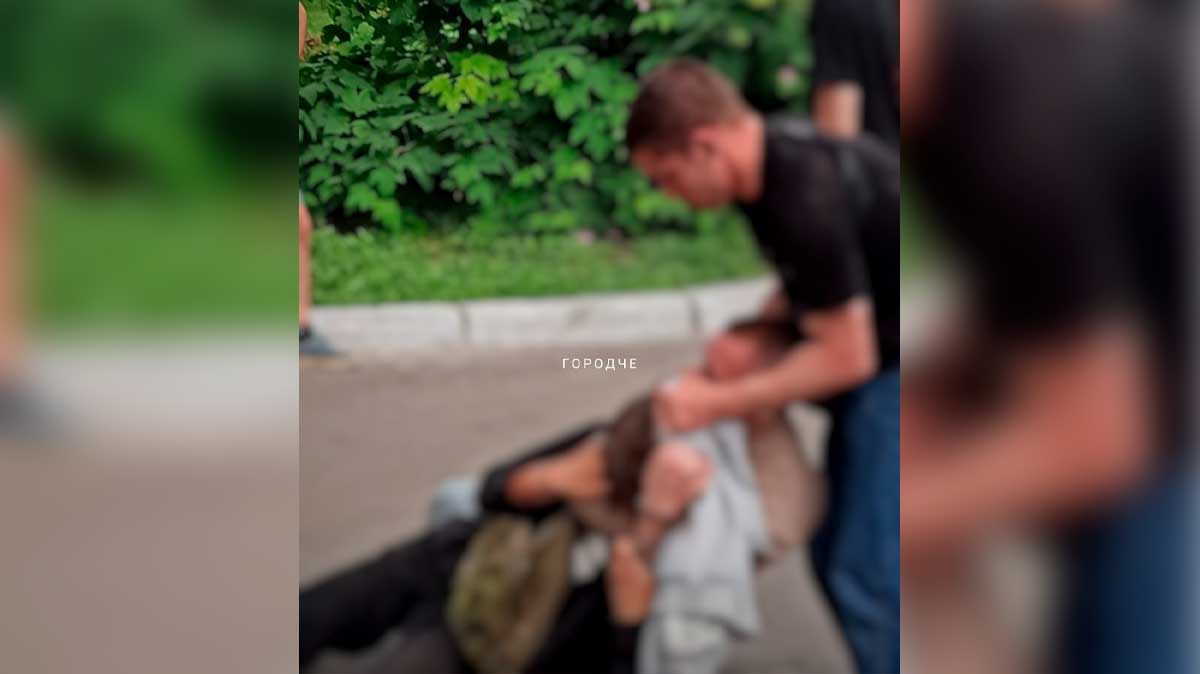 Подростков избили и ограбили неизвестные на Московском проспекте