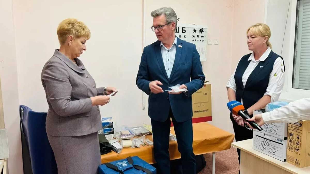 Школа №21 в Череповце получила новое оборудование для медкабинета
