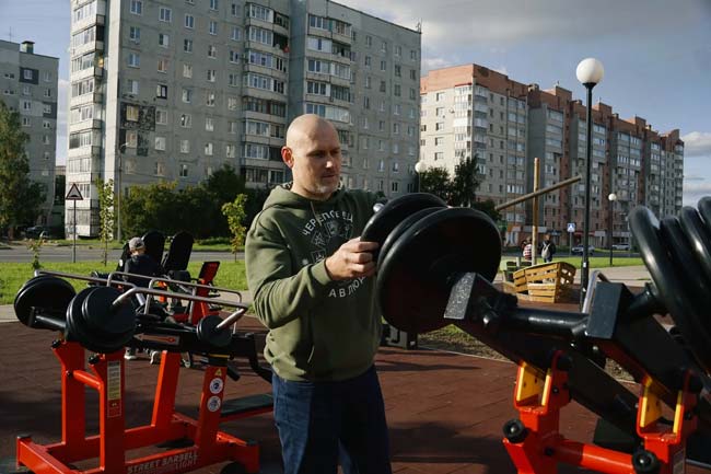 В Череповце открыли «Богатырскую поляну» с уличными тренажерами