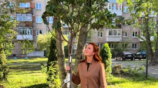 Наталья Москвитина посадила дерево в Череповце