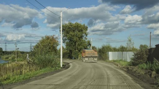 Дачную дорогу в Череповце ремонтируют спустя много лет ожидания