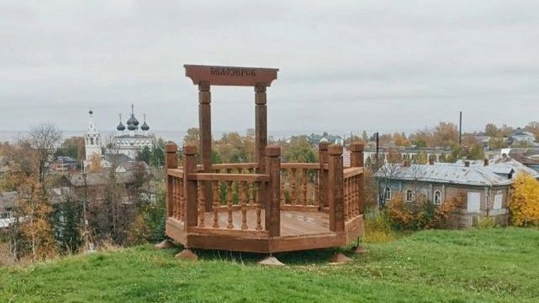 На валу в Белозерске появилась новая смотровая площадка
