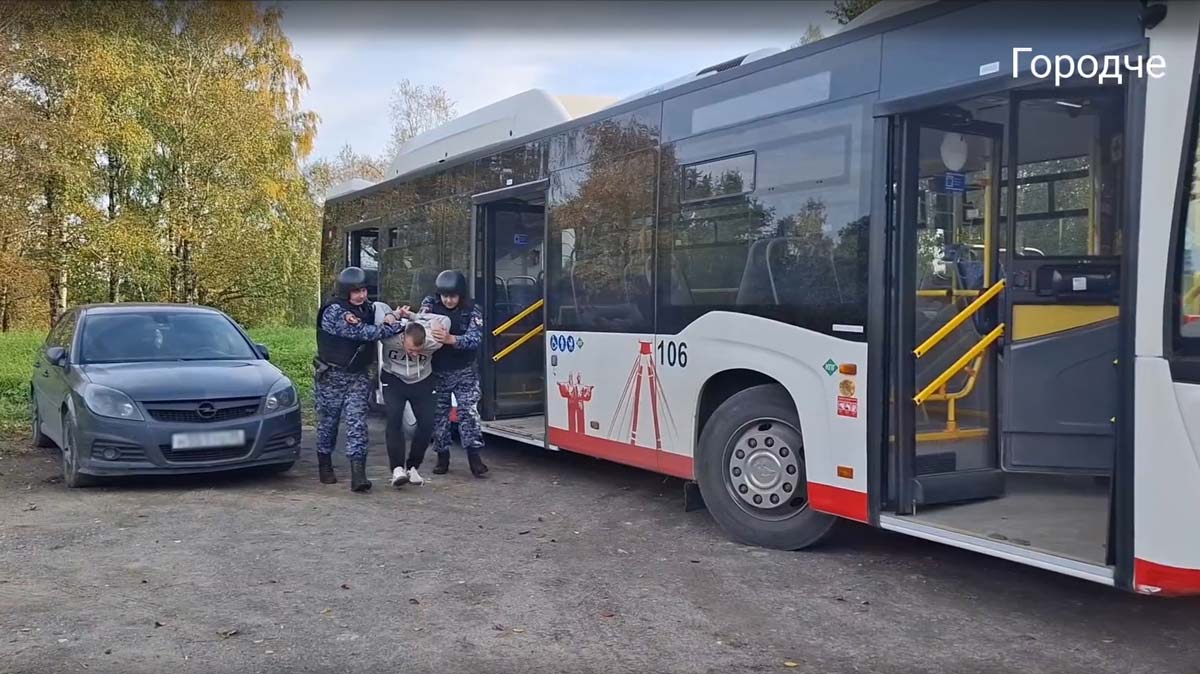 В Череповце отработали задержание агрессивного пассажира автобуса