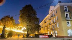 В Череповце обновляют фасад дома у сквера Верещагина
