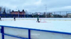 В Череповце готовят к зиме 25 хоккейных коробок
