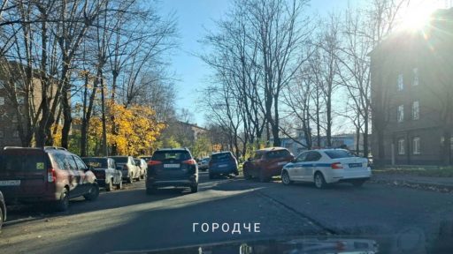В Череповце эвакуировали машины с улицы Жукова
