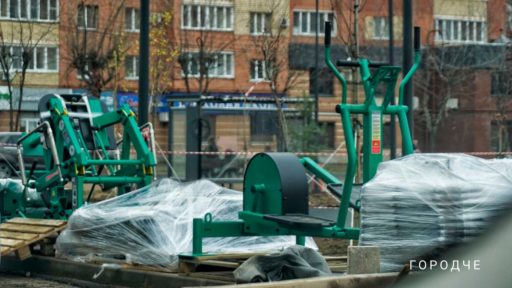 На площади Химиков в Череповце установили новые уличные тренажеры