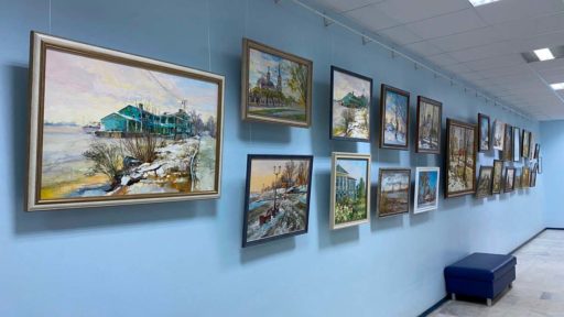 Череповец в красках: в библиотеке открылась выставка из 37 картин